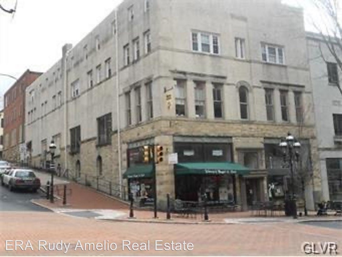 Primary Photo - 470 Main St
