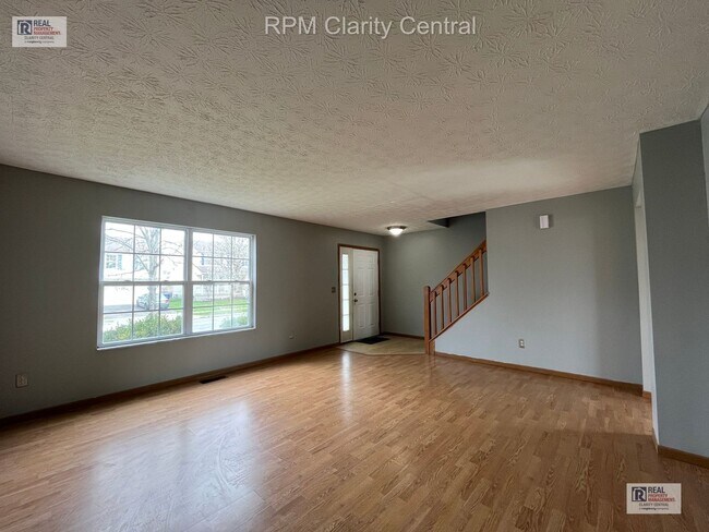 Foto del edificio - Spacious 4-Bedroom Home with Fenced Backyard, Deck, and 2-Car Garage