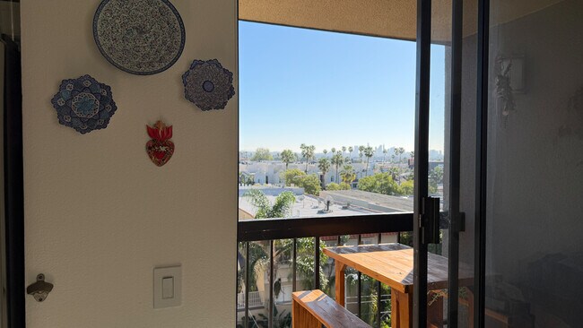 Foto del edificio - 7320 Hawthorn Ave