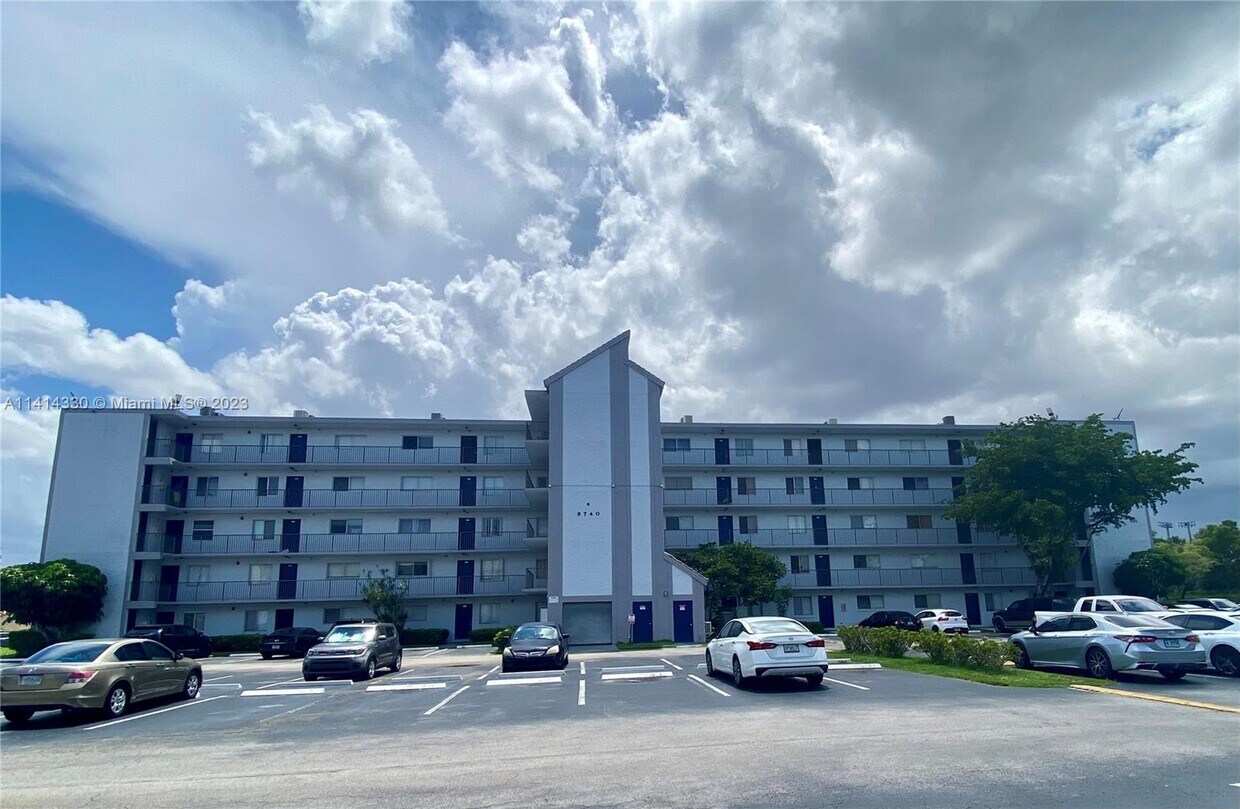 8740 N Sherman Cir Unit 403, Miramar, FL 33025 Room for Rent in