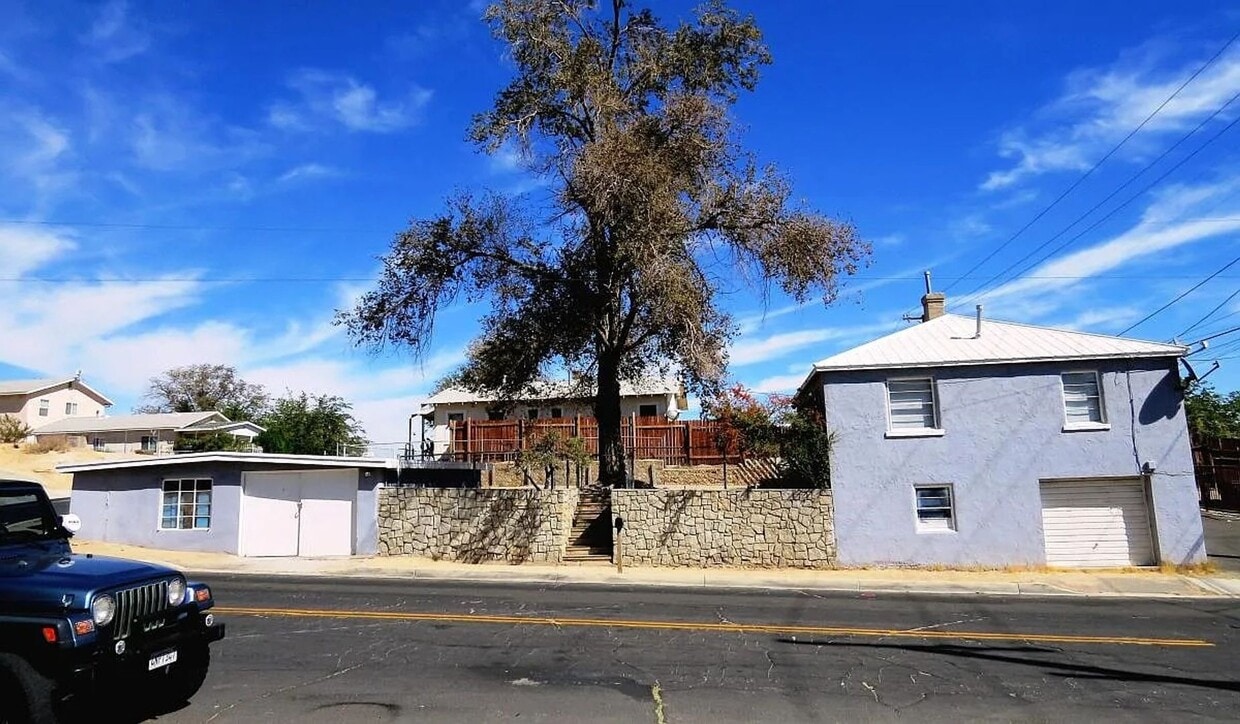 Primary Photo - 16726-Forrest-Ave