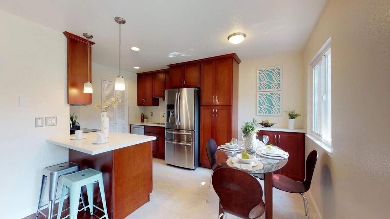Kitchen + dining - 3459 Pennsylvania Cmn