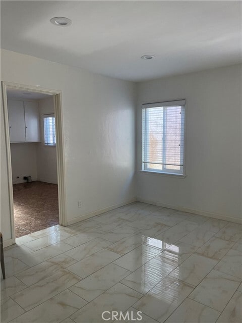 Foto del edificio - 2400 Marine Ave