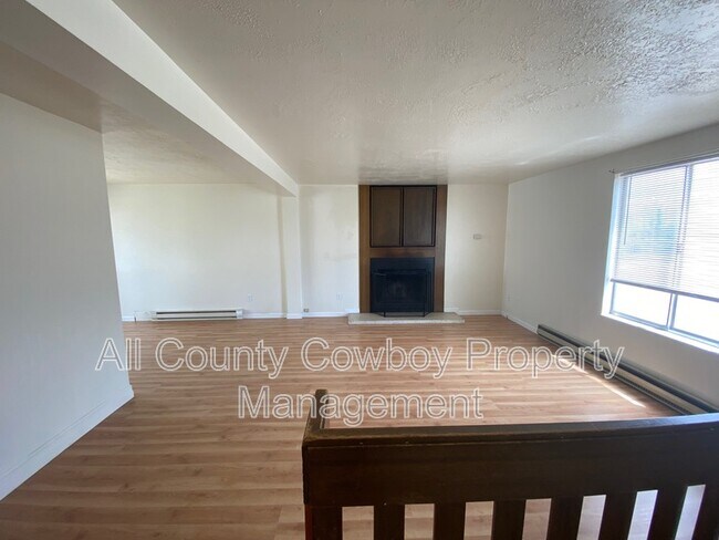 Foto del edificio - 704 Ferris Ct