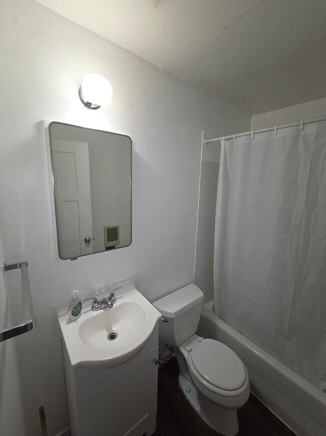 Foto del edificio - 547 E Rockwell Ave