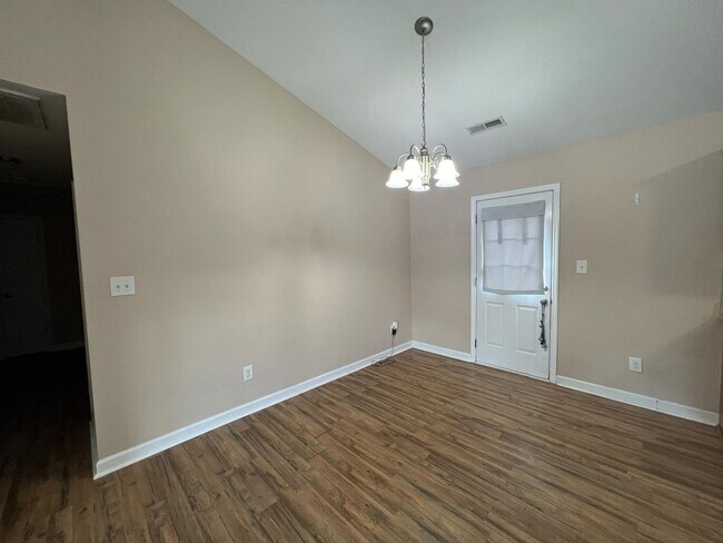 Foto del edificio - 141 Louie Ln