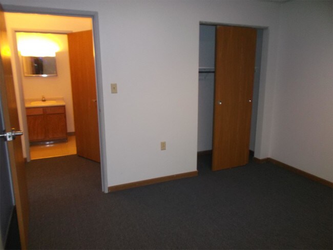 Building Photo - 405 S Blackhoof St