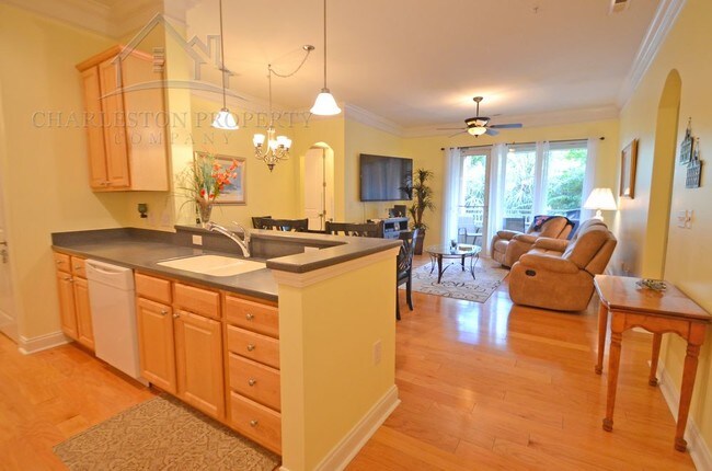 Building Photo - 200 River Landing Dr
