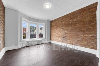 Building Photo - 477-477 King St E