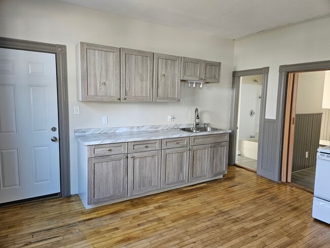 Building Photo - 24 Ninth St