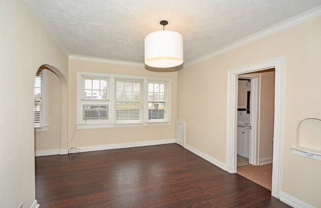 Building Photo - 1711 College Dr