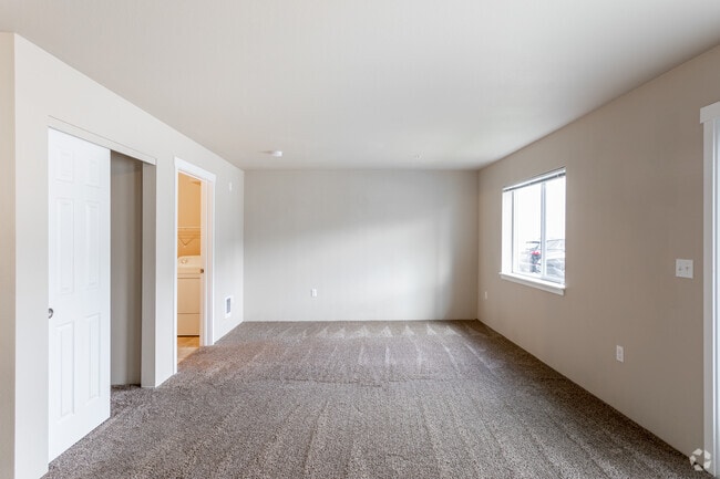 Sala de estar con armario - Northern Heights Apartments