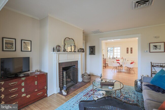 Building Photo - 4300 Roland Ave