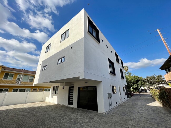Foto del edificio - 5652 Fountain Ave