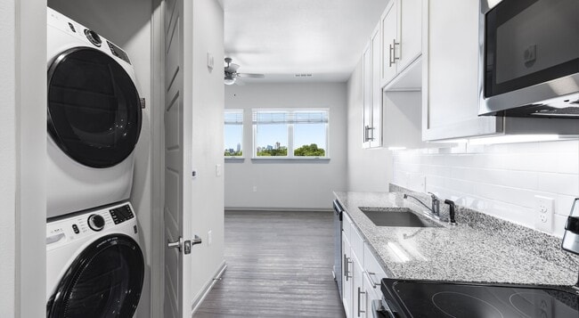 Building Photo - Modern 1BR : Where Luxury and Comfort Inte...
