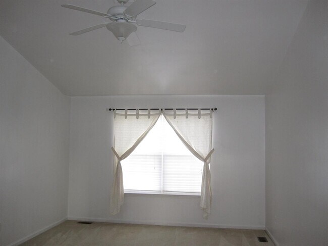 Foto del edificio - 4134 Willow Pond Dr