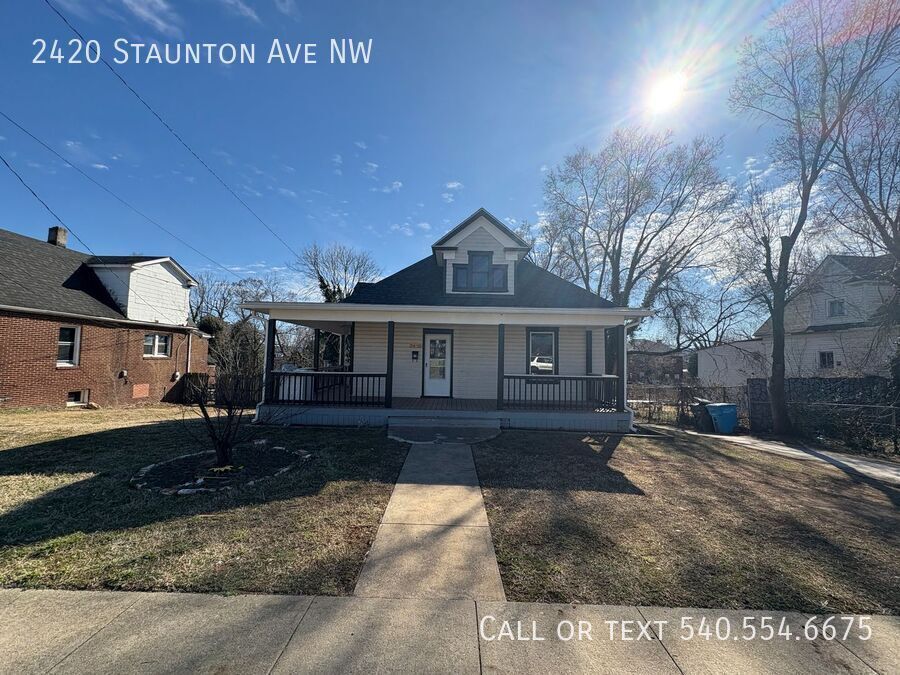 Primary Photo - 4 Bed 2 Bath House off Orange Ave! (EXCUSE...