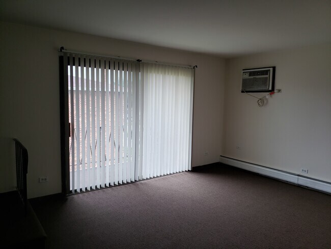 Building Photo - 15705 Reynolds Ln