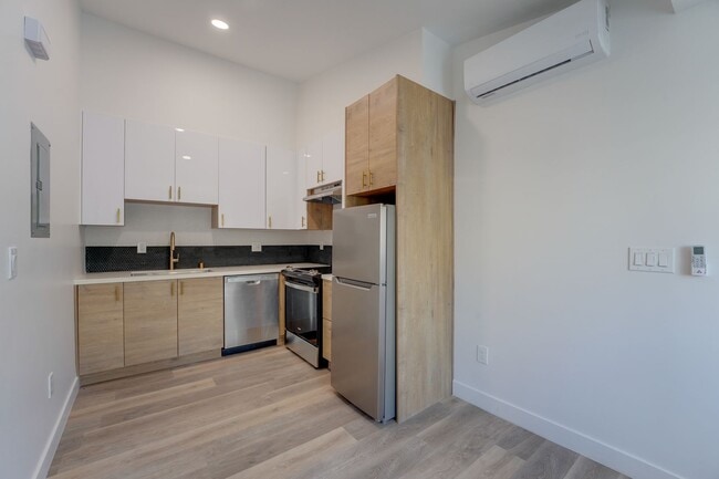 Interior Photo - The Leland I