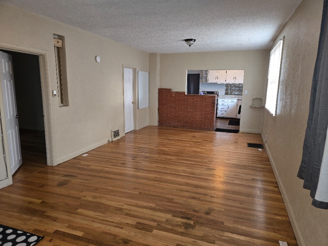 Building Photo - 798 E Abriendo Ave