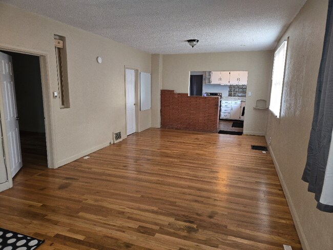 Foto del edificio - 798 E Abriendo Ave