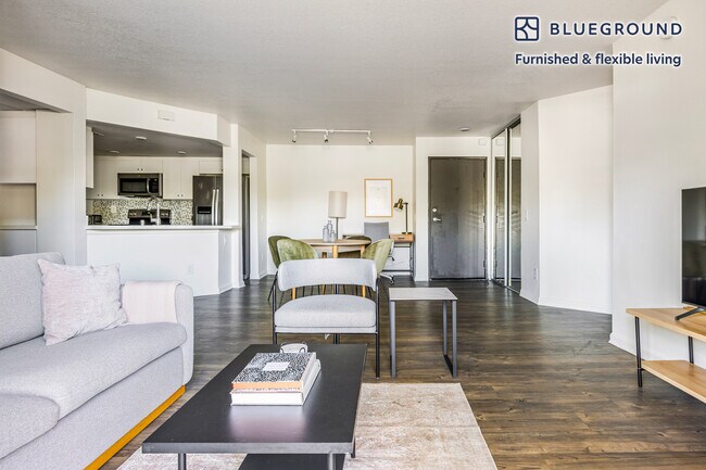 Foto del edificio - 10983 Bluffside Dr