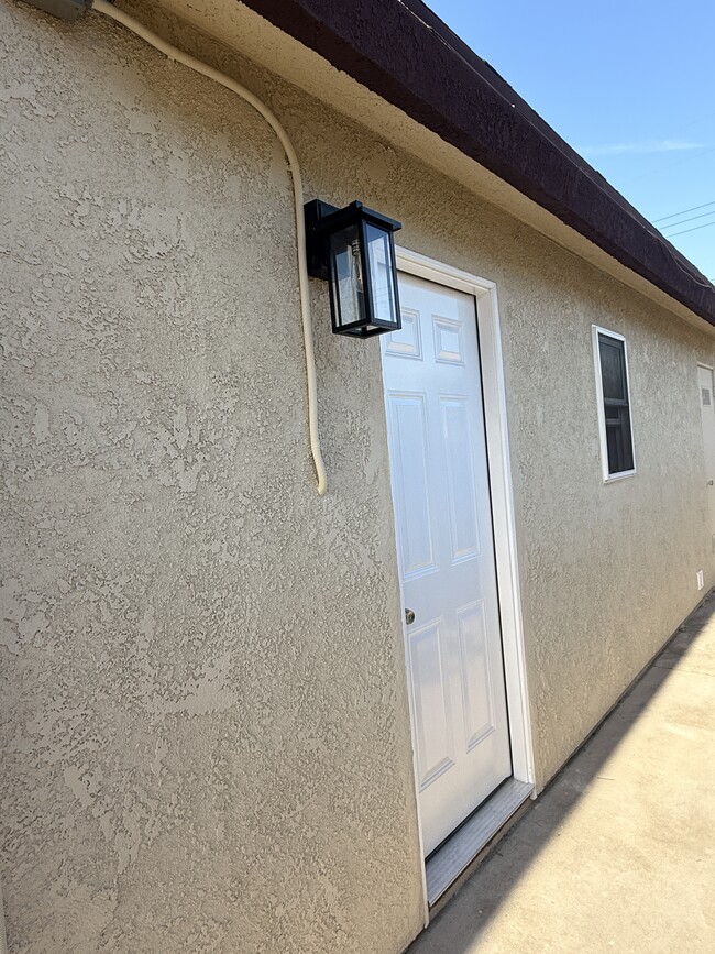 Building Photo - 16341 Myrtlewood St
