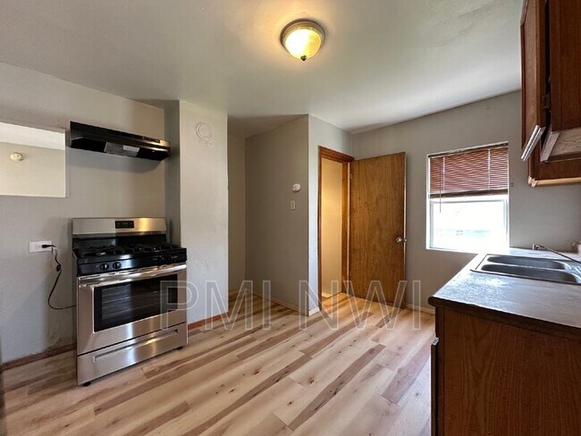 Foto del edificio - 1103 Moss St