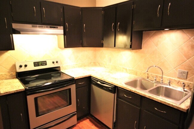 Foto del edificio - 319 S Flores St