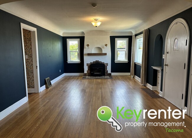 Building Photo - Multi-Level 3Bed/1Bath Gorgeous Home in Ta...