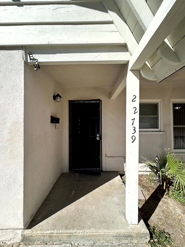 Building Photo - Spacious 4-Bed, 2-Bath Home with a Large Backyard in Prime West Hills!