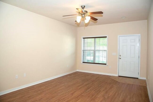 Building Photo - 1469 Bentley Cir