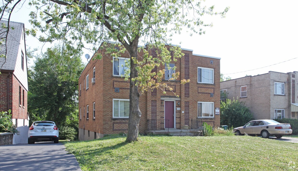 Primary Photo - 2768 Queen City Ave