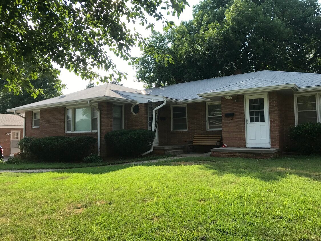 Frente del dúplex - 3370 s 81st ave