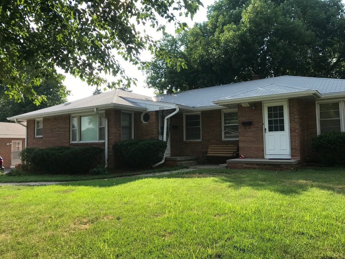 Front of duplex - 3370 s 81st ave (Omaha, NE)