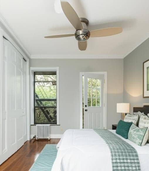 Foto del edificio - 309 E 8th St