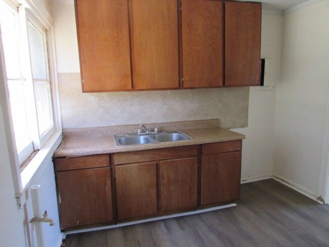 Building Photo - Duplex Unit