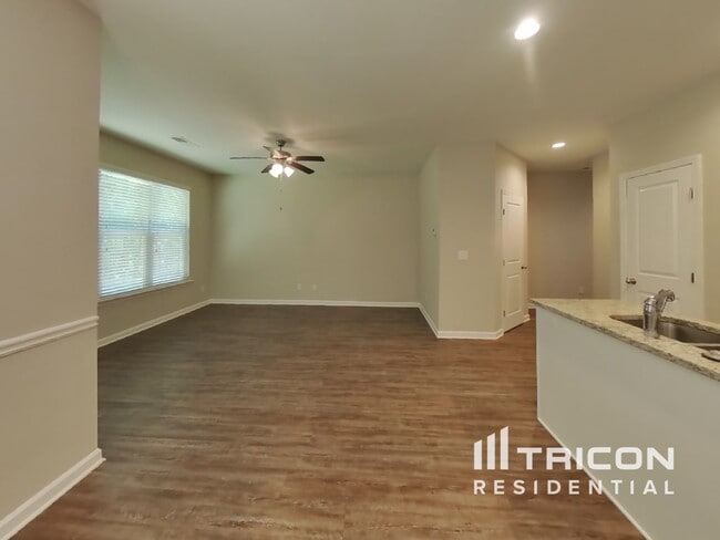 Building Photo - 2298 Shady Dr