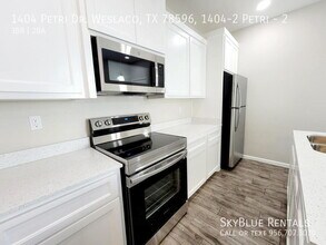 Building Photo - 1404 Petri Dr