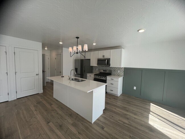 Building Photo - Available Now! Old Sorrel Townhome