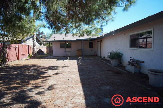 Building Photo - Stunning Home in Southwest Bakersfield!