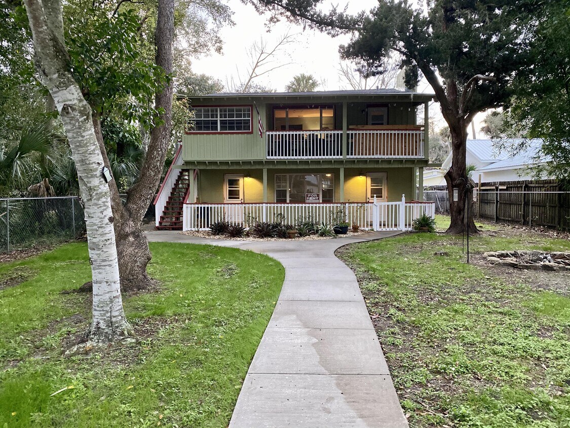 604 Faulkner St, New Smyrna Beach, FL 32168 Townhome Rentals in New