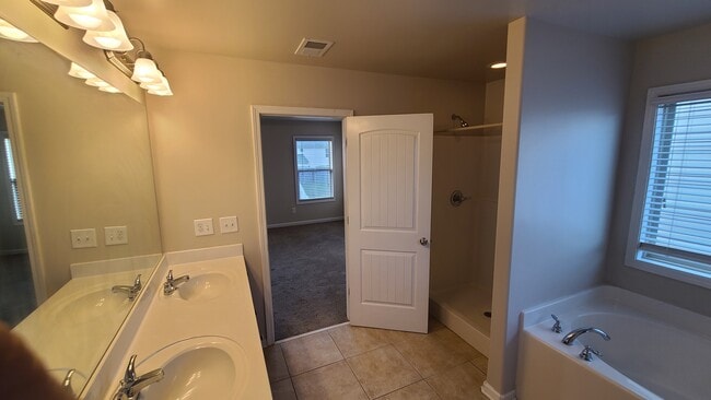 Building Photo - 383 Edgemont Ave