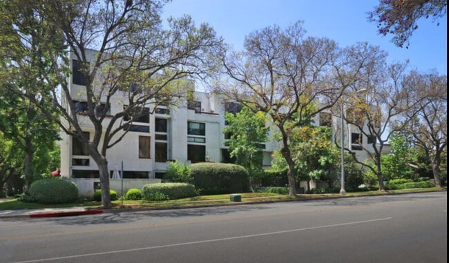 Building Photo - 500 E Del Mar Blvd