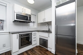 Building Photo - 54 Maitland St