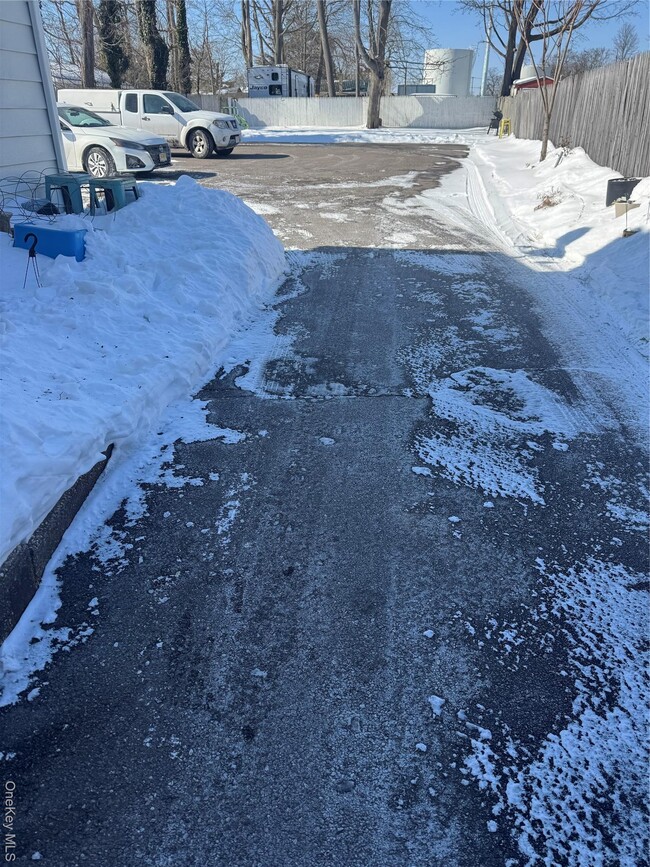 Building Photo - 60 Bay Ave