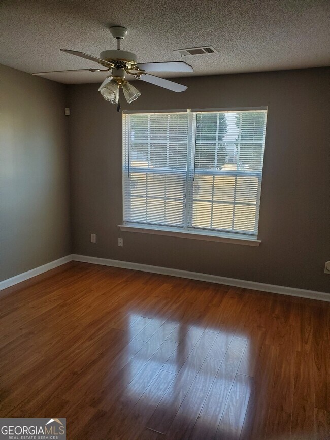 Foto del edificio - 7247 Georges Way