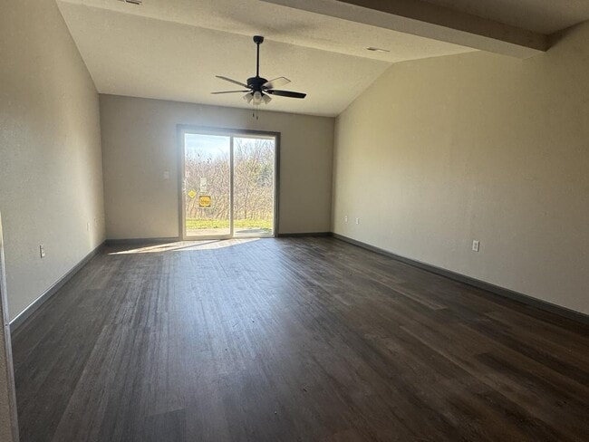 Foto del edificio - 1301 Deerlake Rd