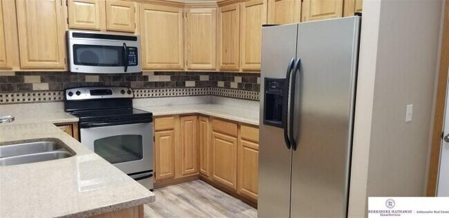 Building Photo - 2 bedroom in Omaha NE 68118