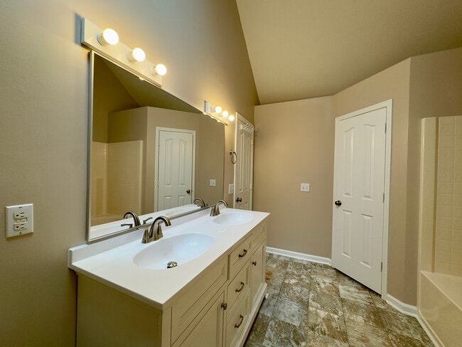 Building Photo - 2013 Smith Cir